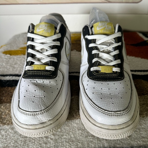 Unisex Nike Air Force 1 07 LV8 'Gold Links Zebra Print Y7, Men’s 7, Women’s 8.5 - Picture 4 of 13